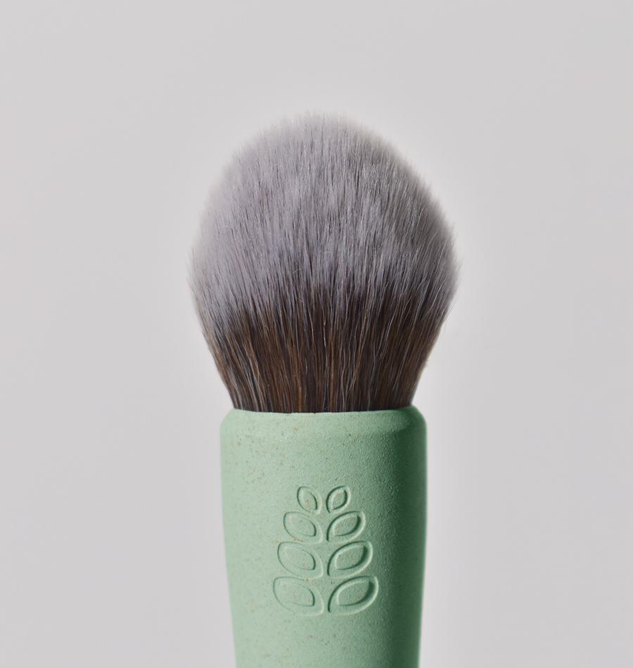 natural-fiber-yachiyo-blush-brush (4).jpg